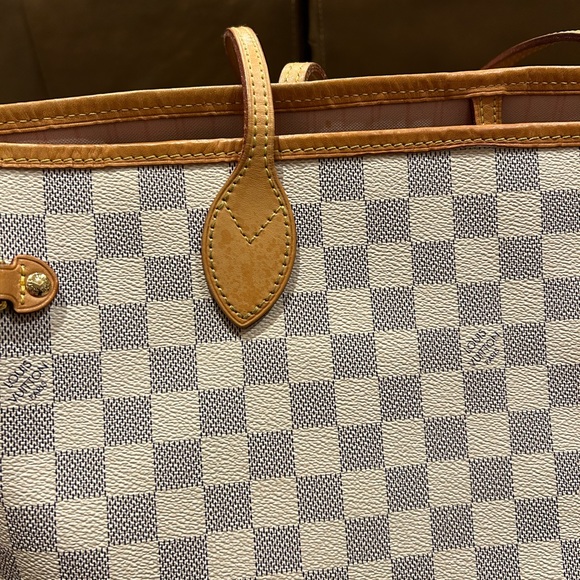 Louis Vuitton Neverfull MM - Picture 13 of 14